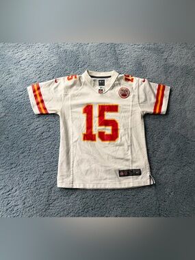 Nike Patrick Mahomes Kansas City Chiefs Jersey 15 Youth Medium Football NFL
